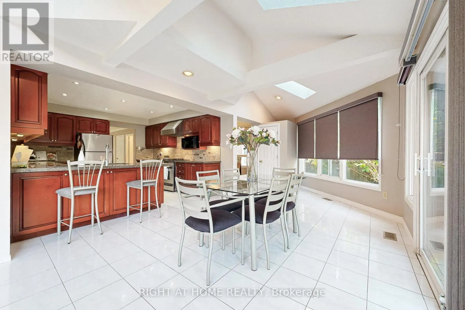 8 LOCKRIDGE AVENUE