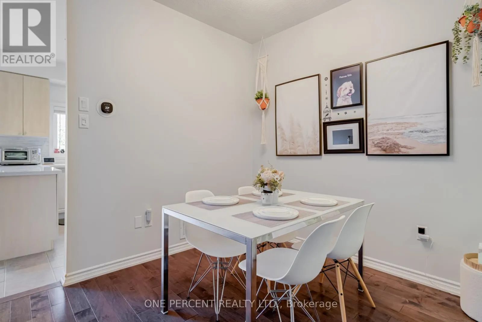 64 LANDER CRESCENT