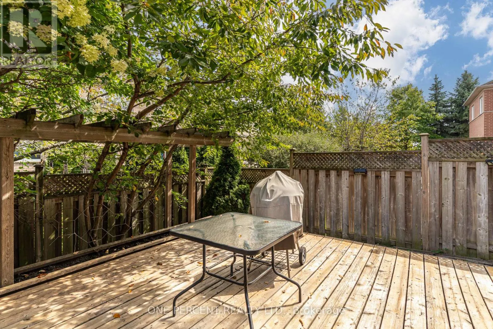 64 LANDER CRESCENT
