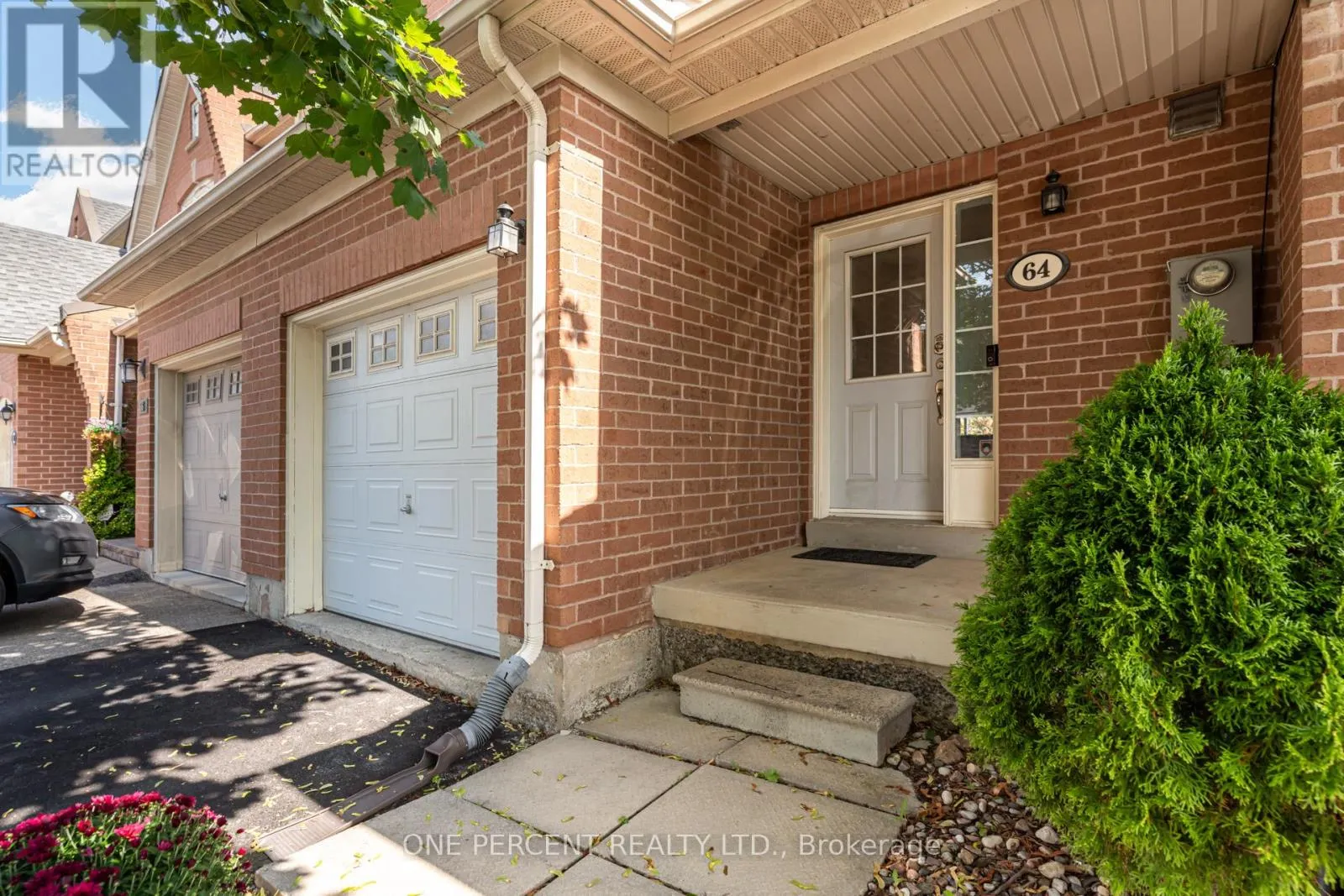 64 LANDER CRESCENT