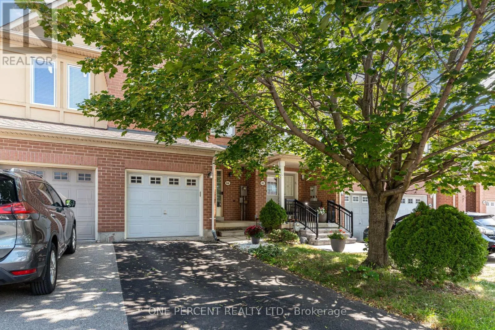 64 LANDER CRESCENT