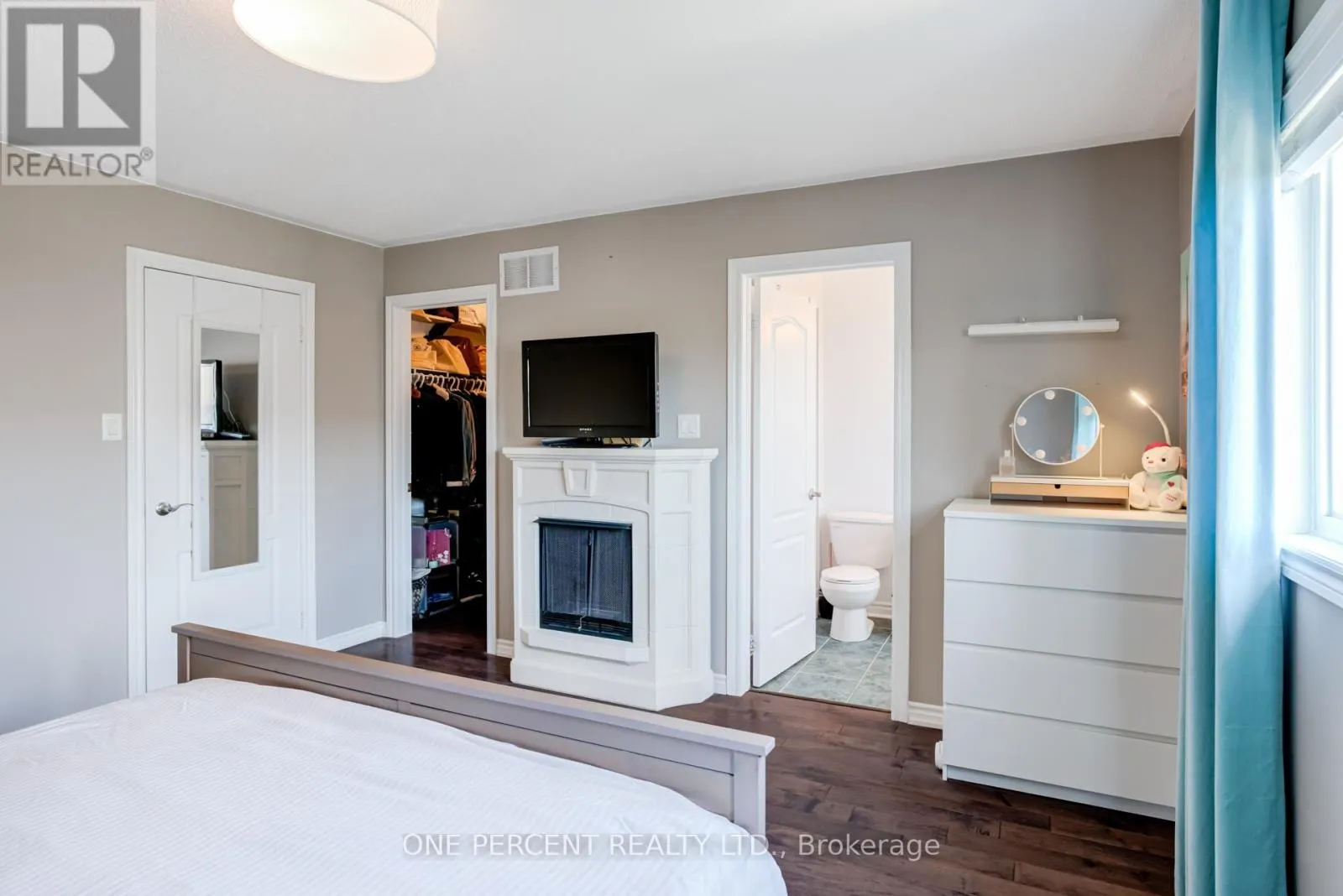 64 LANDER CRESCENT