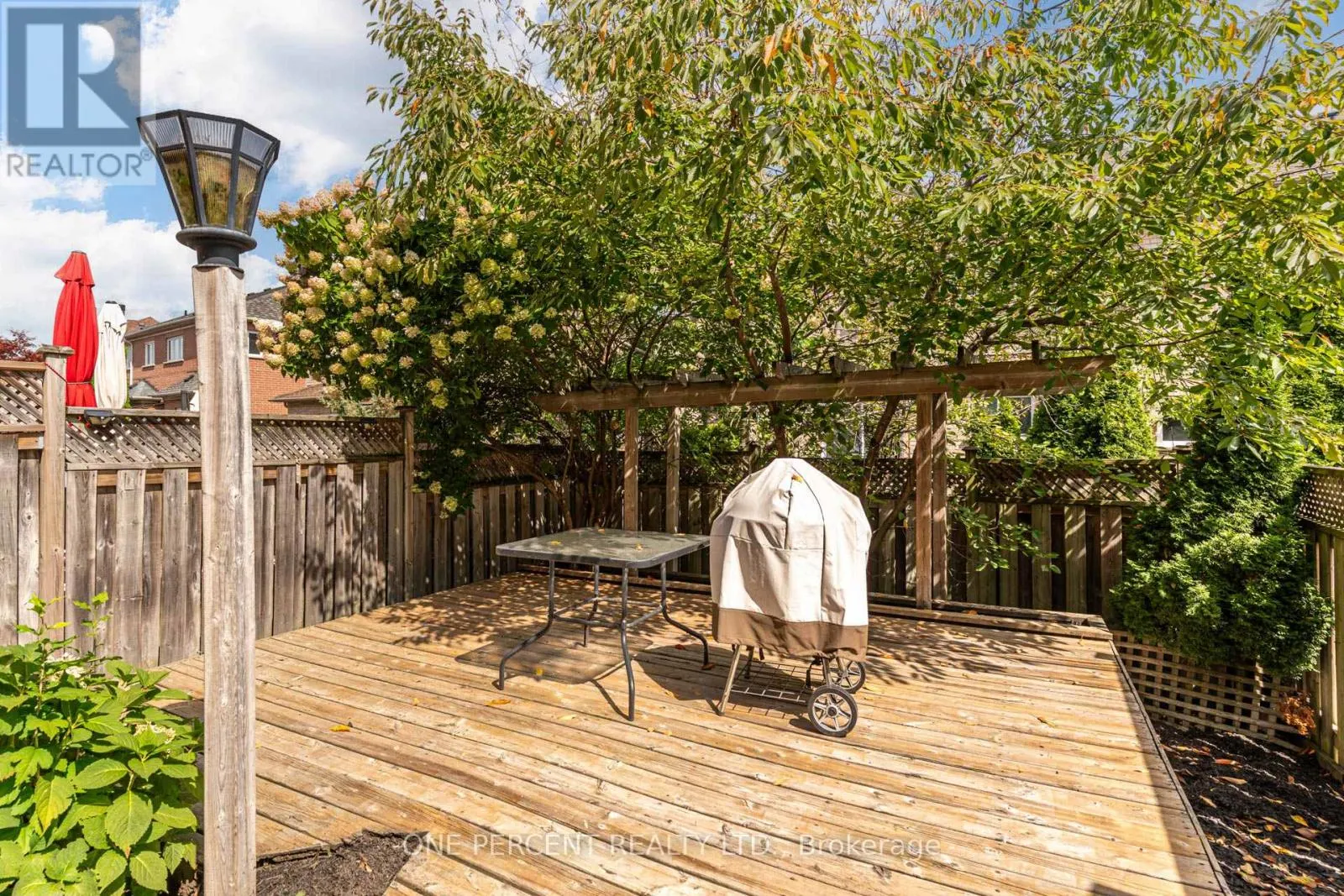 64 LANDER CRESCENT
