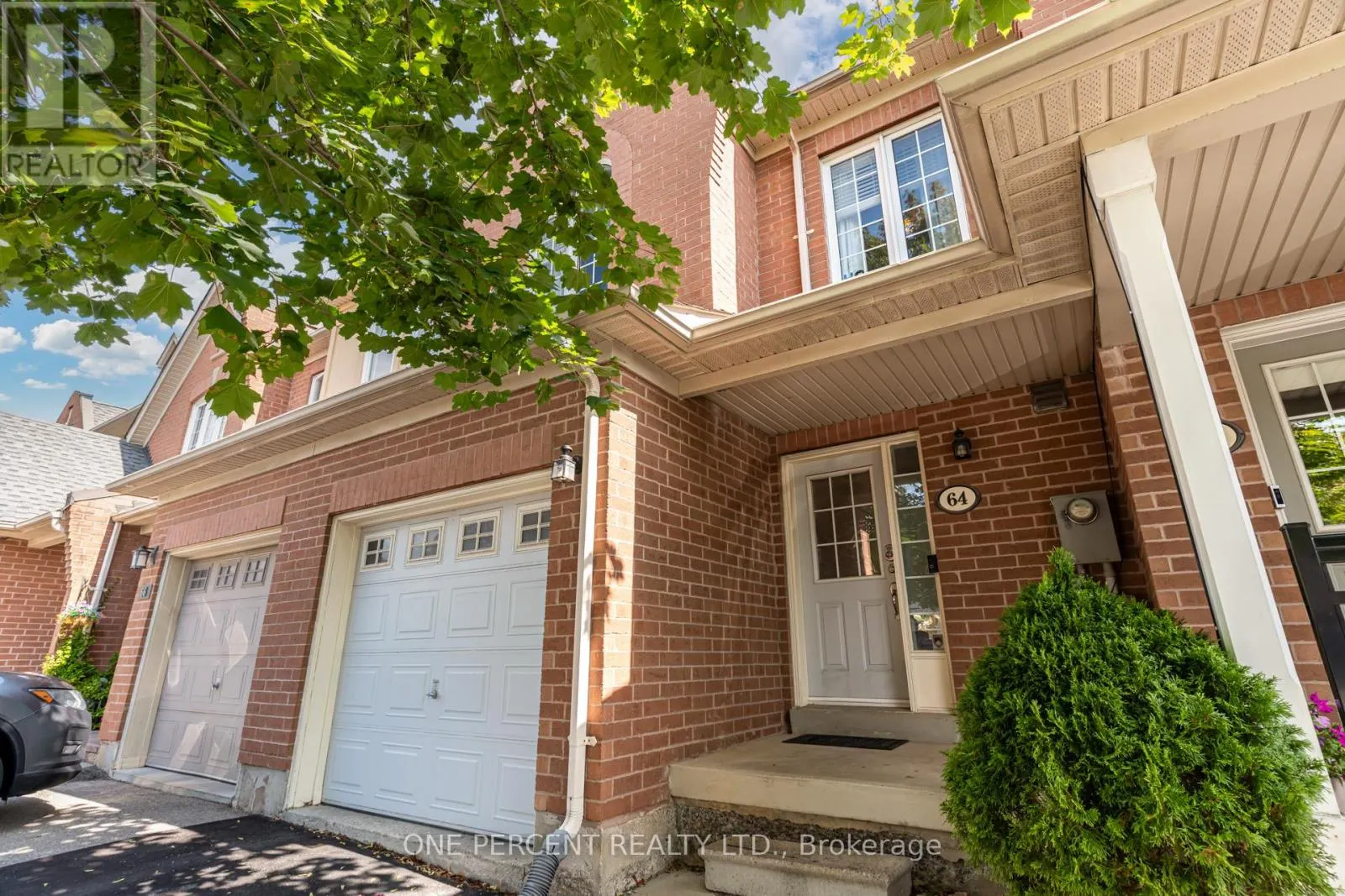 64 LANDER CRESCENT
