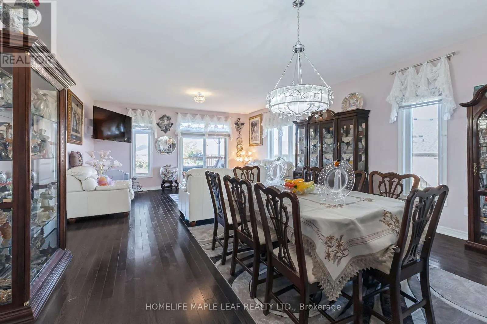 126 KINGSMERE CRESCENT