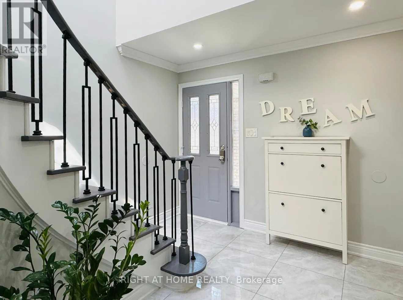 96 IRENEMOUNT CRESCENT