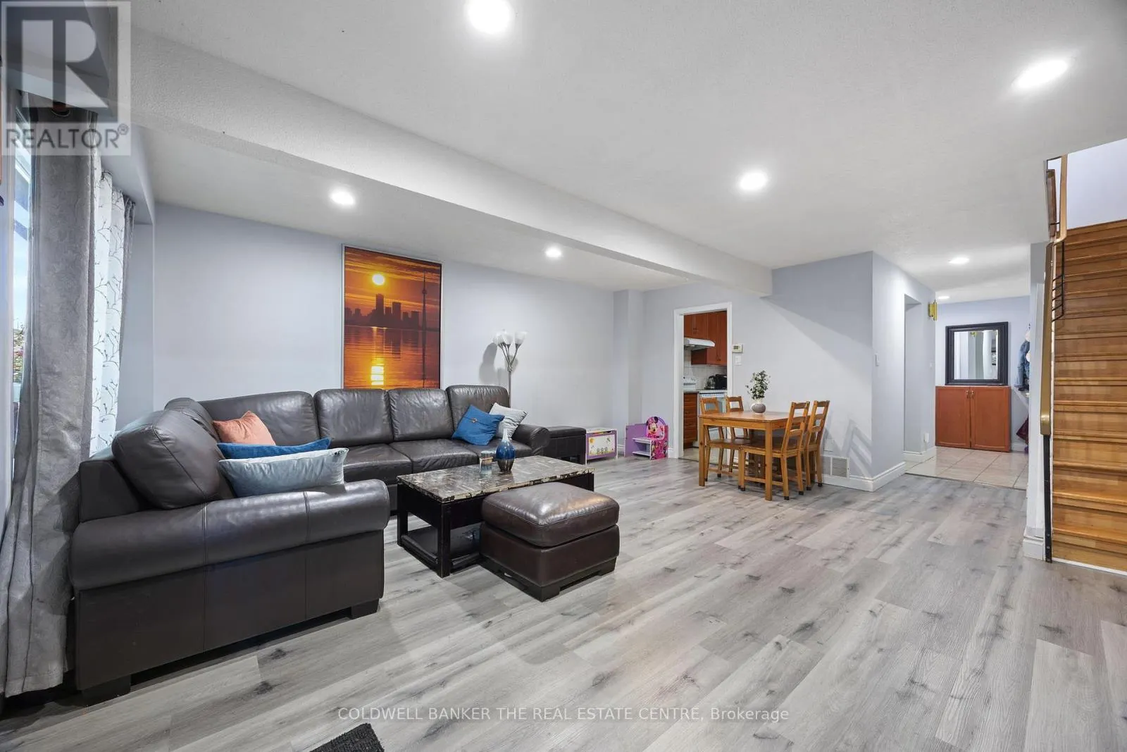 23 RIVIERA DRIVE W