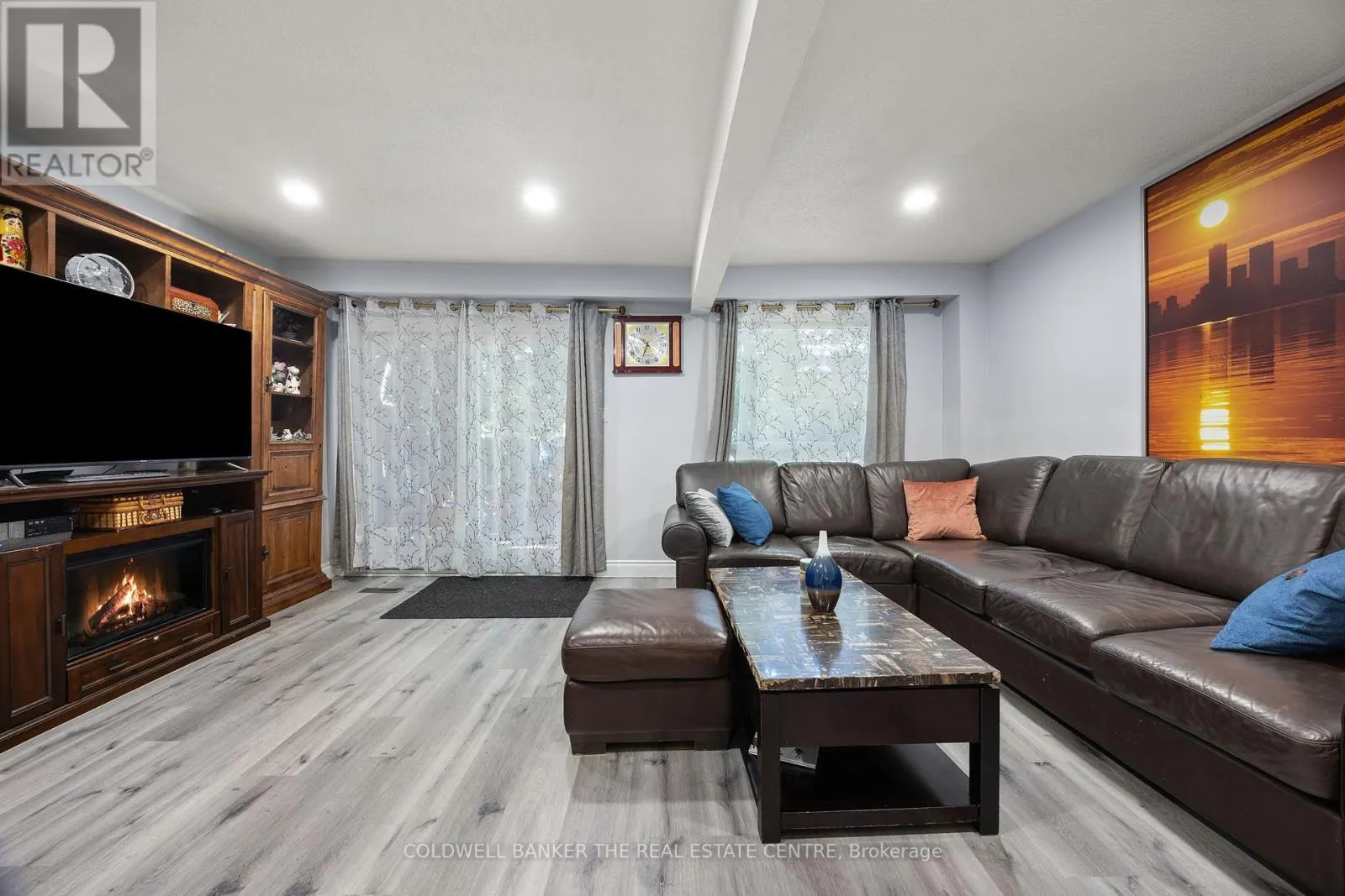 23 RIVIERA DRIVE W