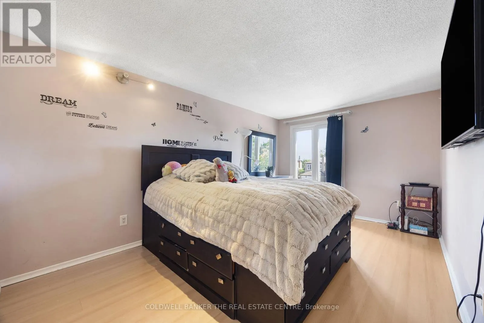 23 RIVIERA DRIVE W