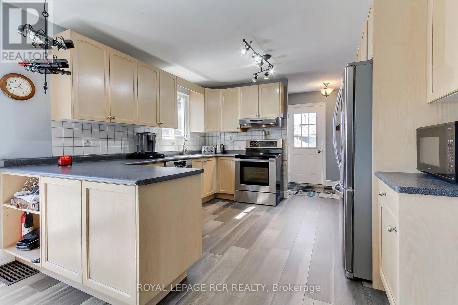 6 BUCE AVENUE