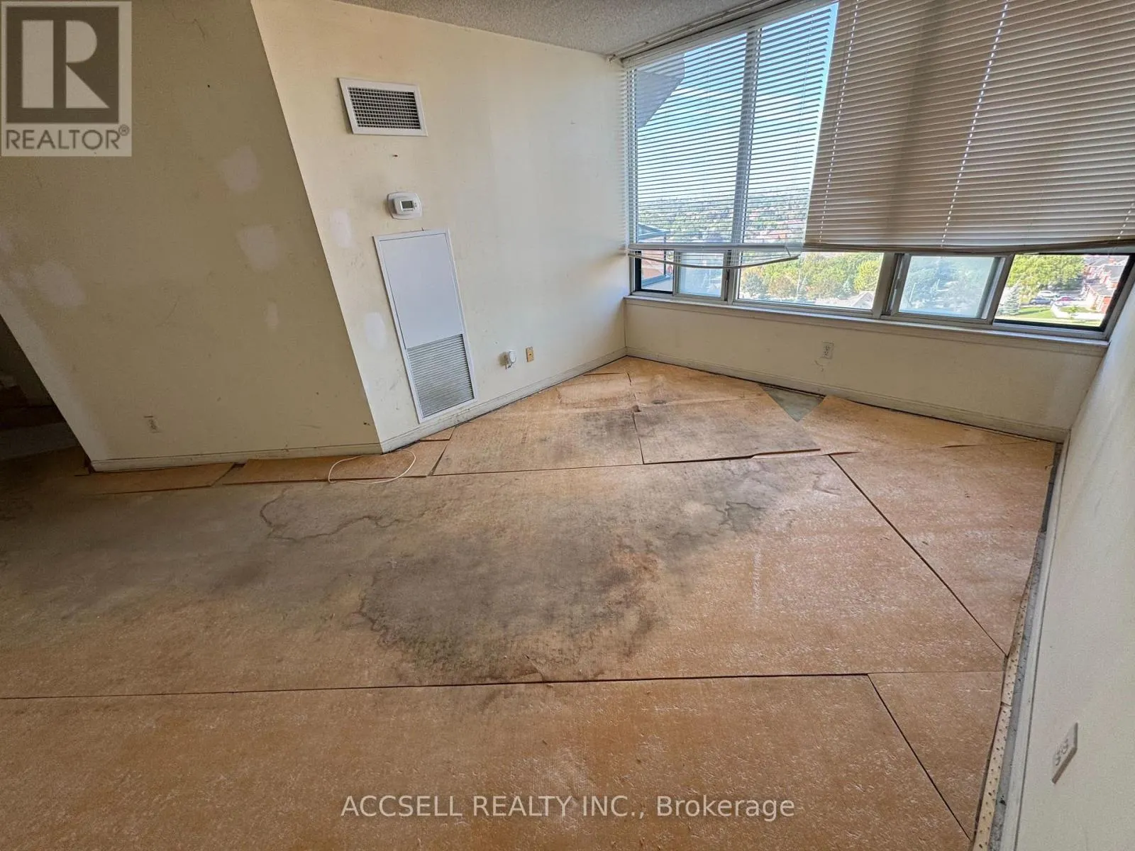 1206 - 120 PROMENADE CIRCLE