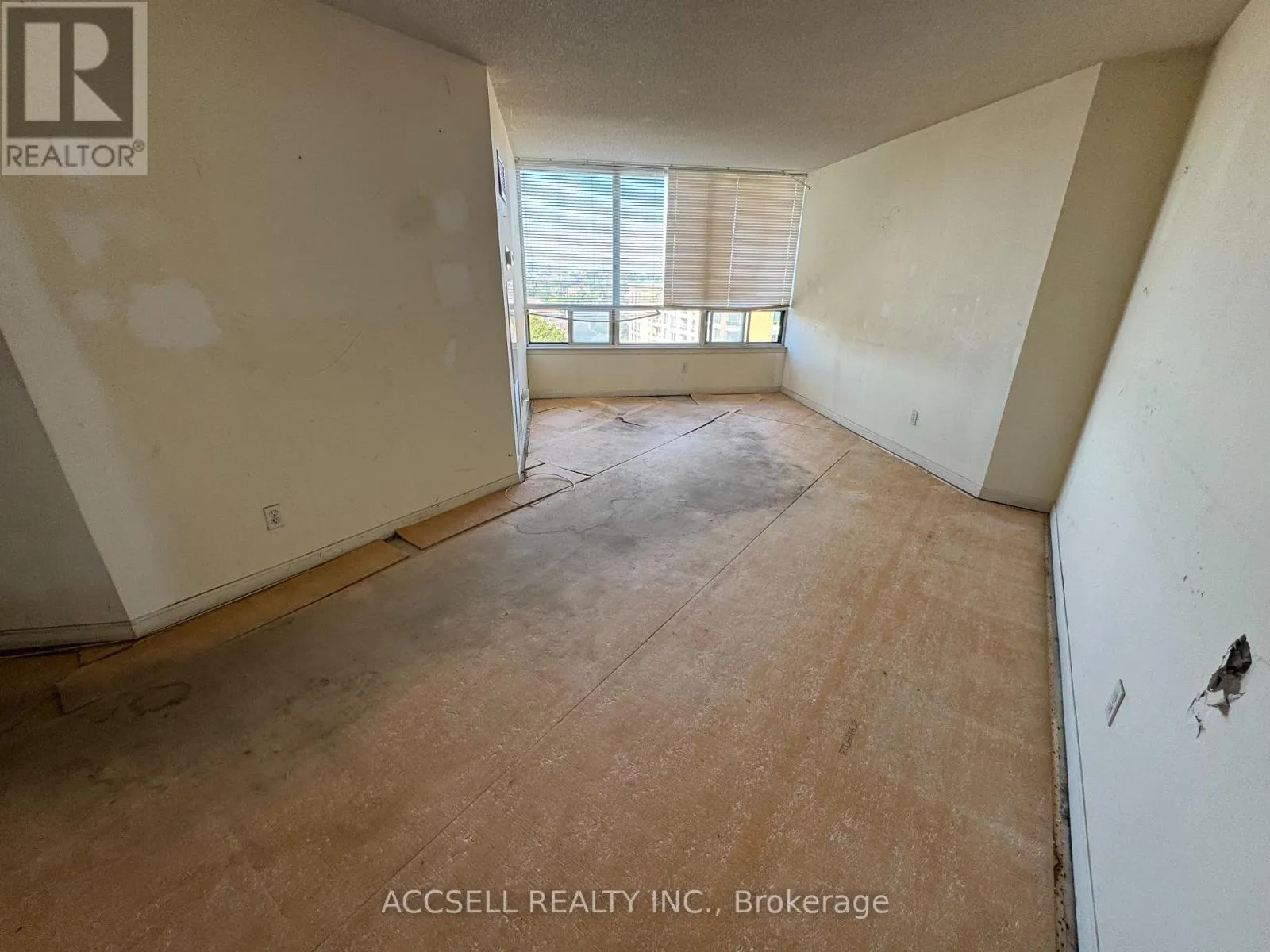 1206 - 120 PROMENADE CIRCLE