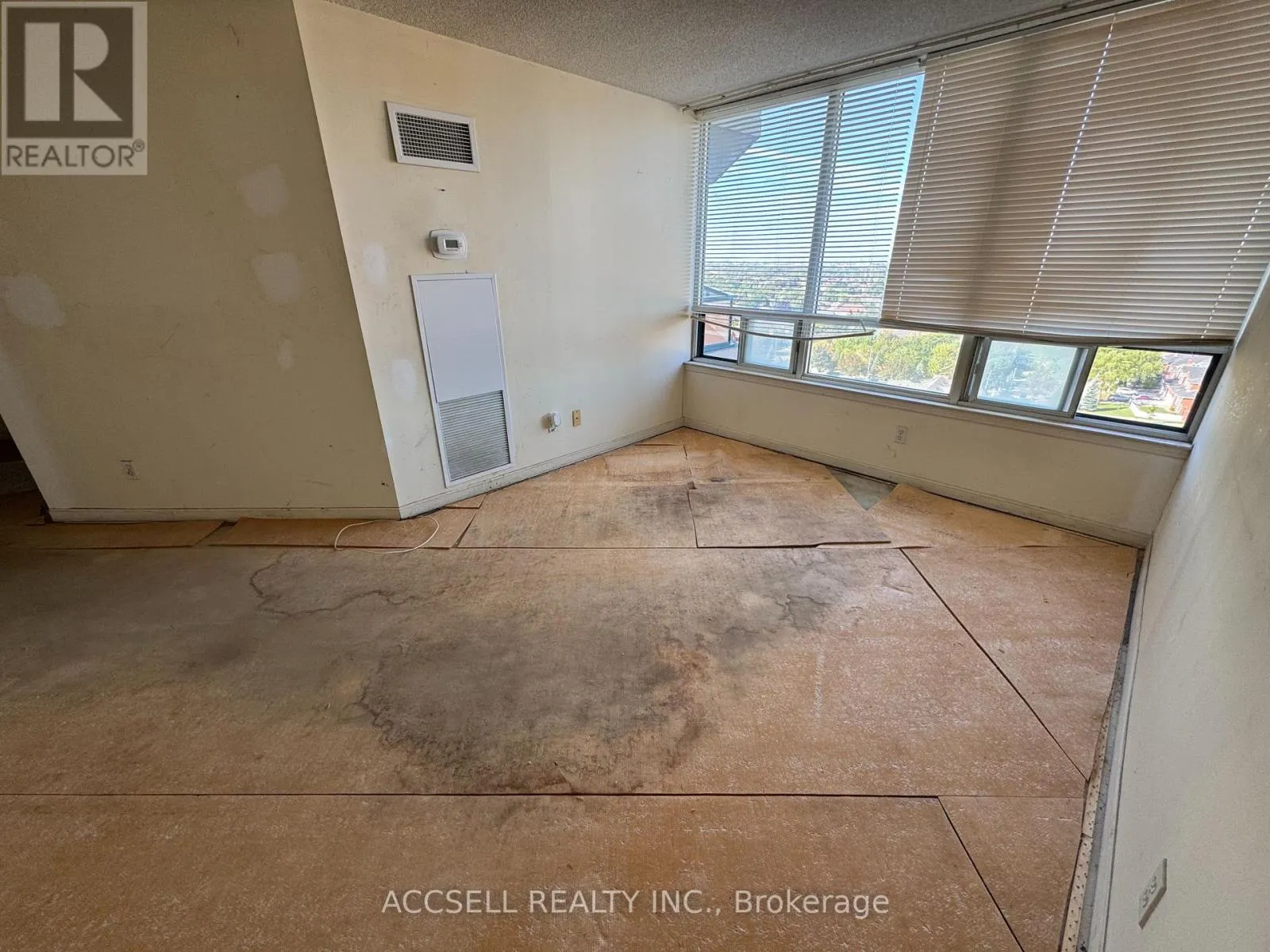 1206 - 120 PROMENADE CIRCLE