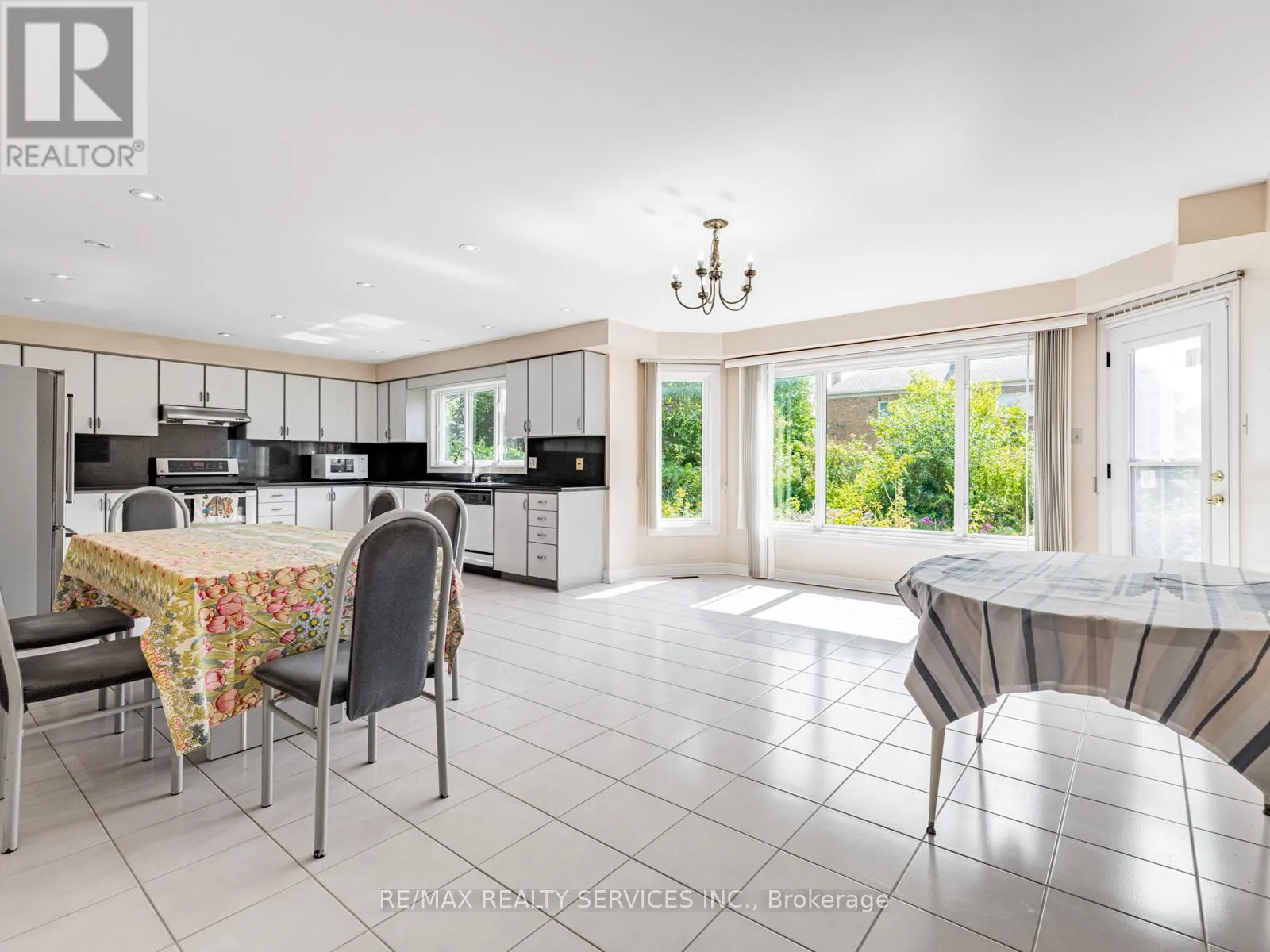 59 CHADWICK CRESCENT