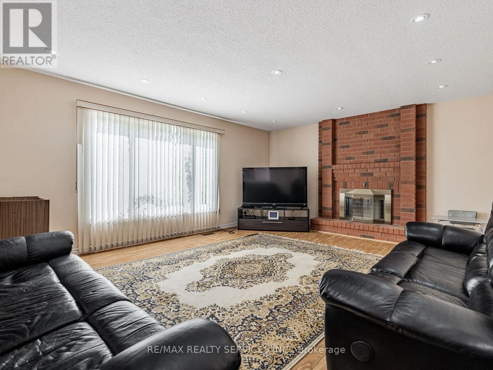 59 CHADWICK CRESCENT