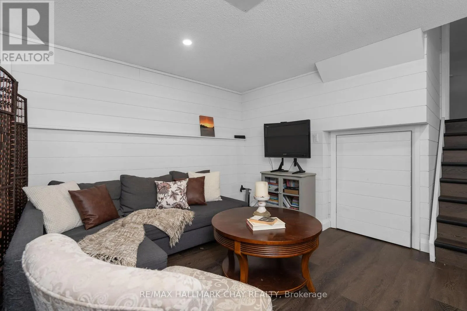 2 WILLIS DRIVE
