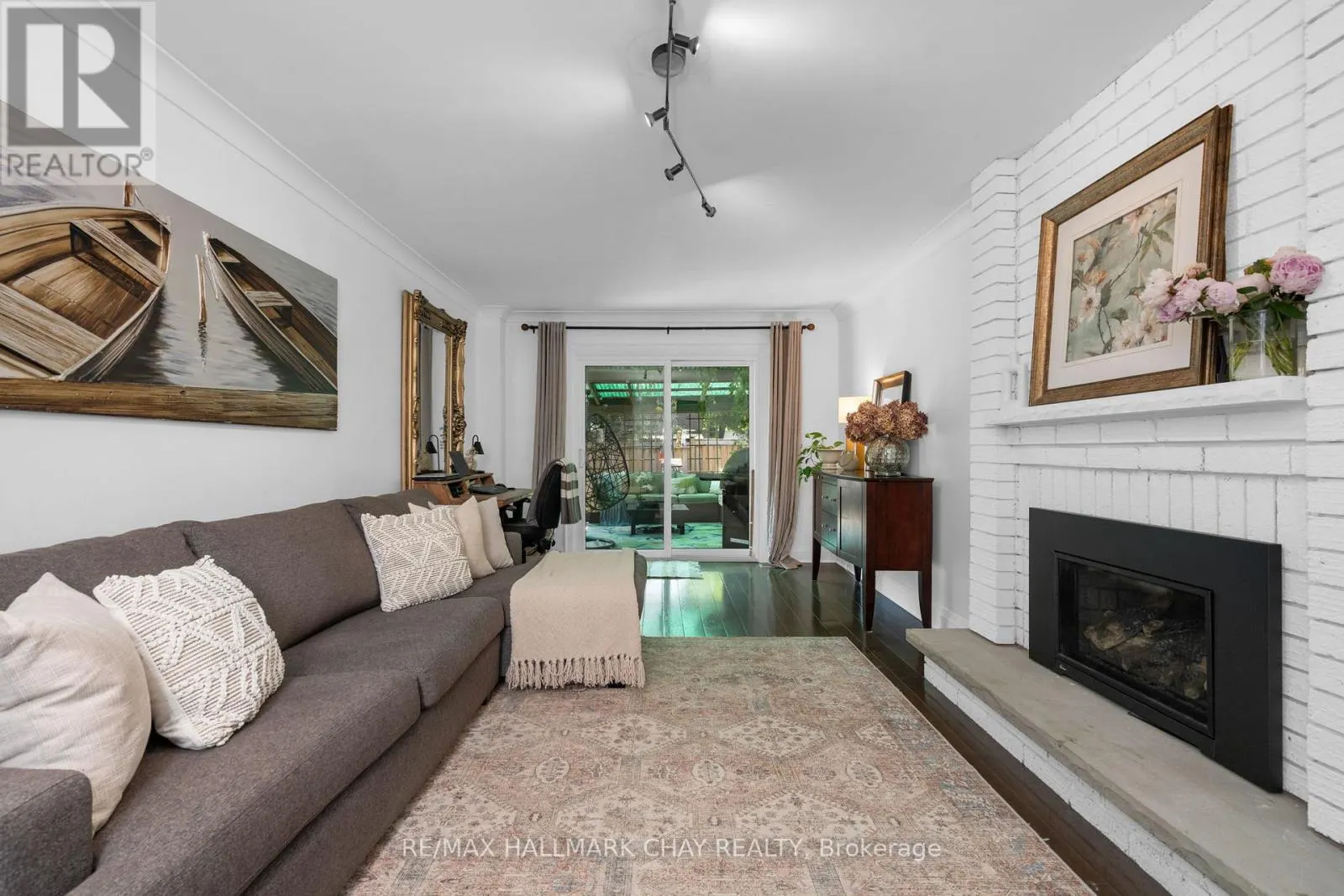 2 WILLIS DRIVE