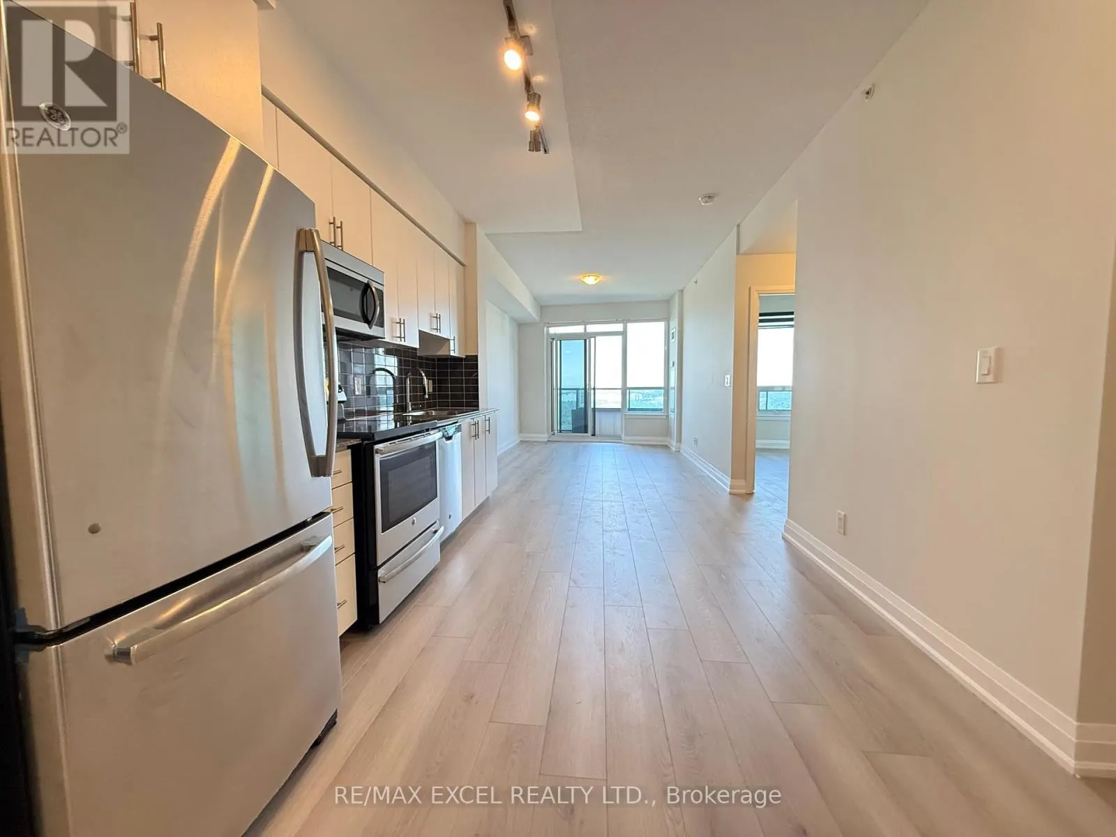 2602 - 7171 YONGE STREET