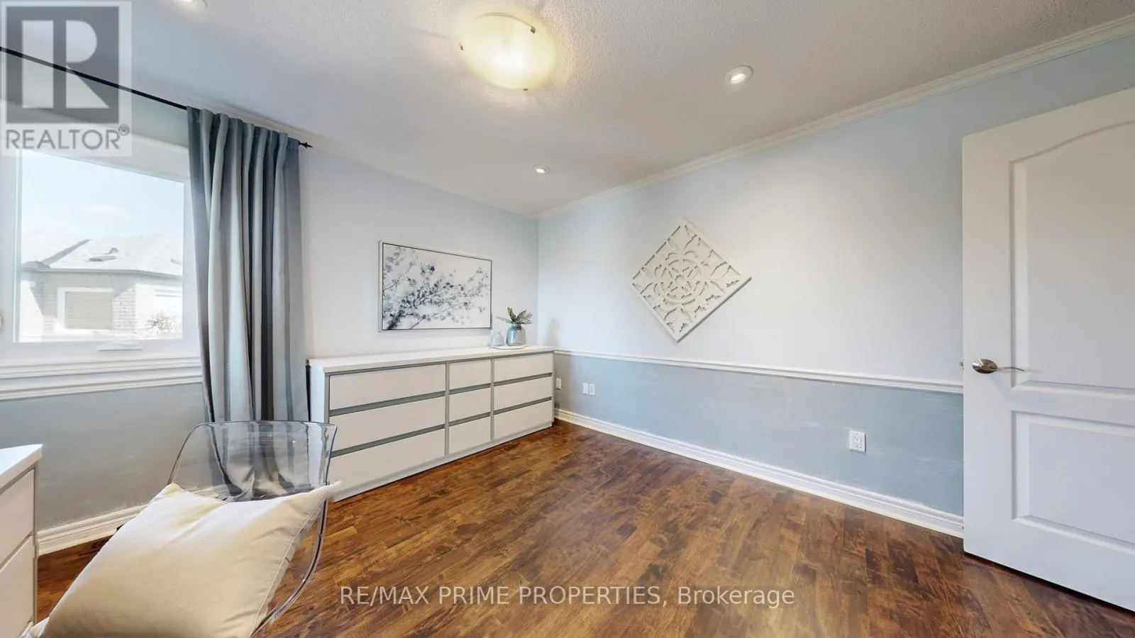 17 RAINTREE CRESCENT