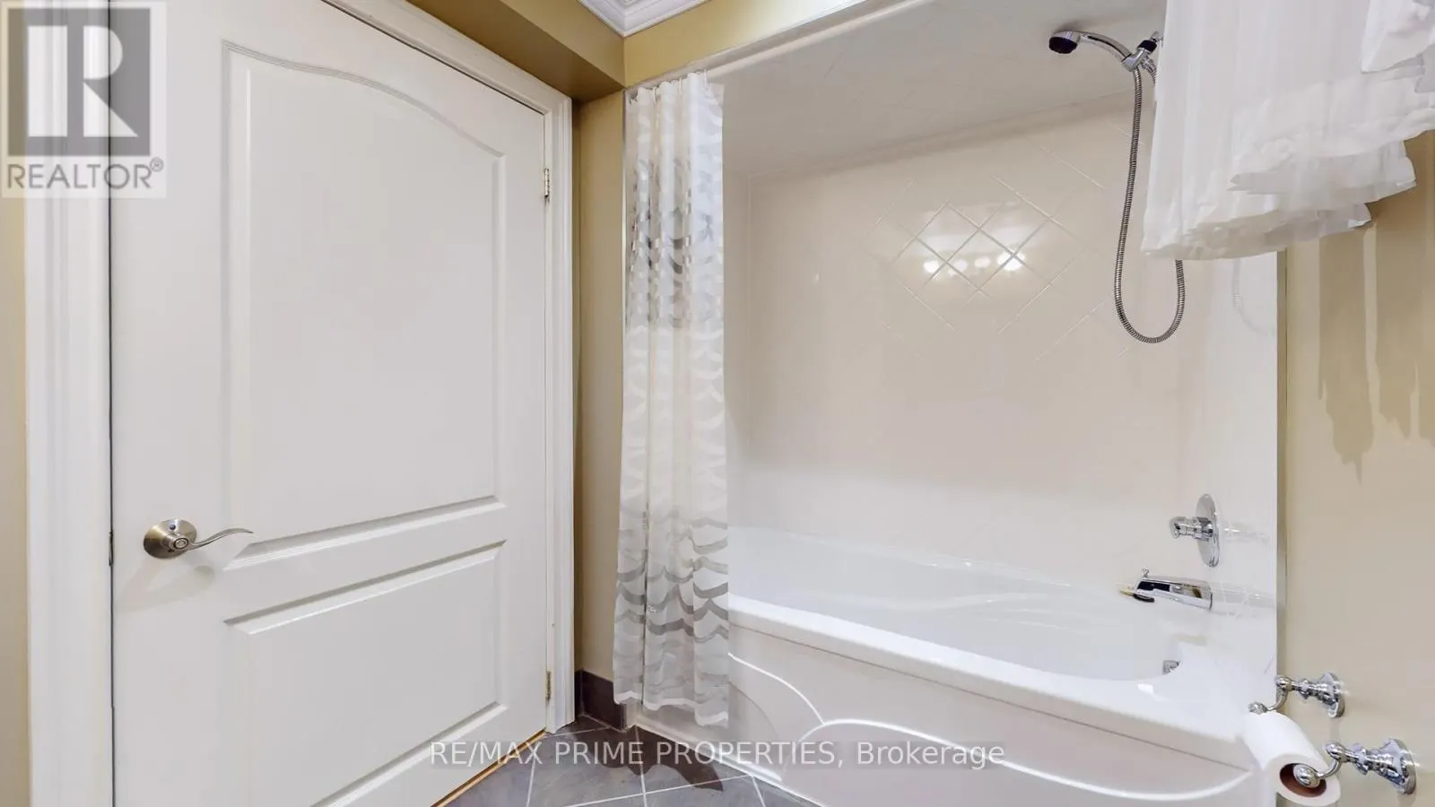 17 RAINTREE CRESCENT