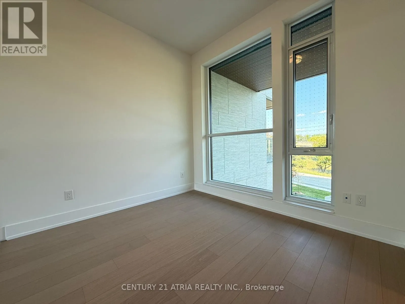 302 - 397 ROYAL ORCHARD BOULEVARD