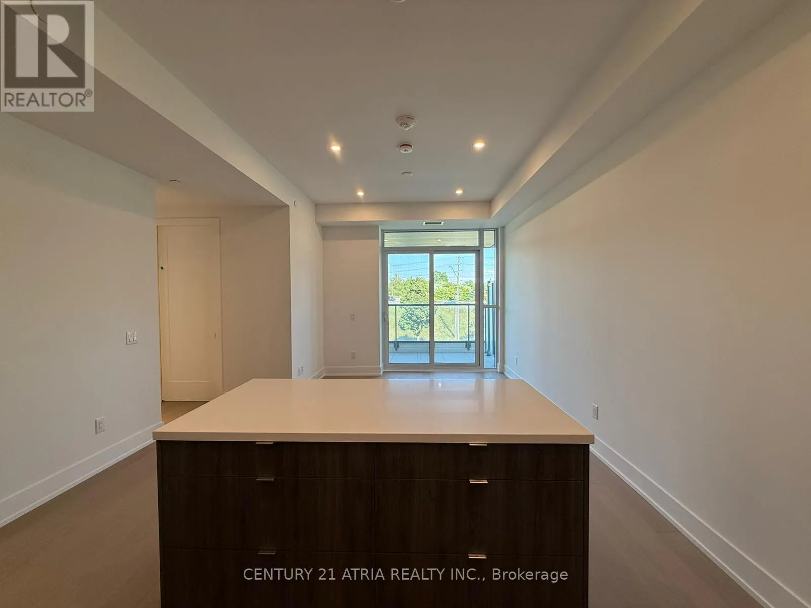 302 - 397 ROYAL ORCHARD BOULEVARD