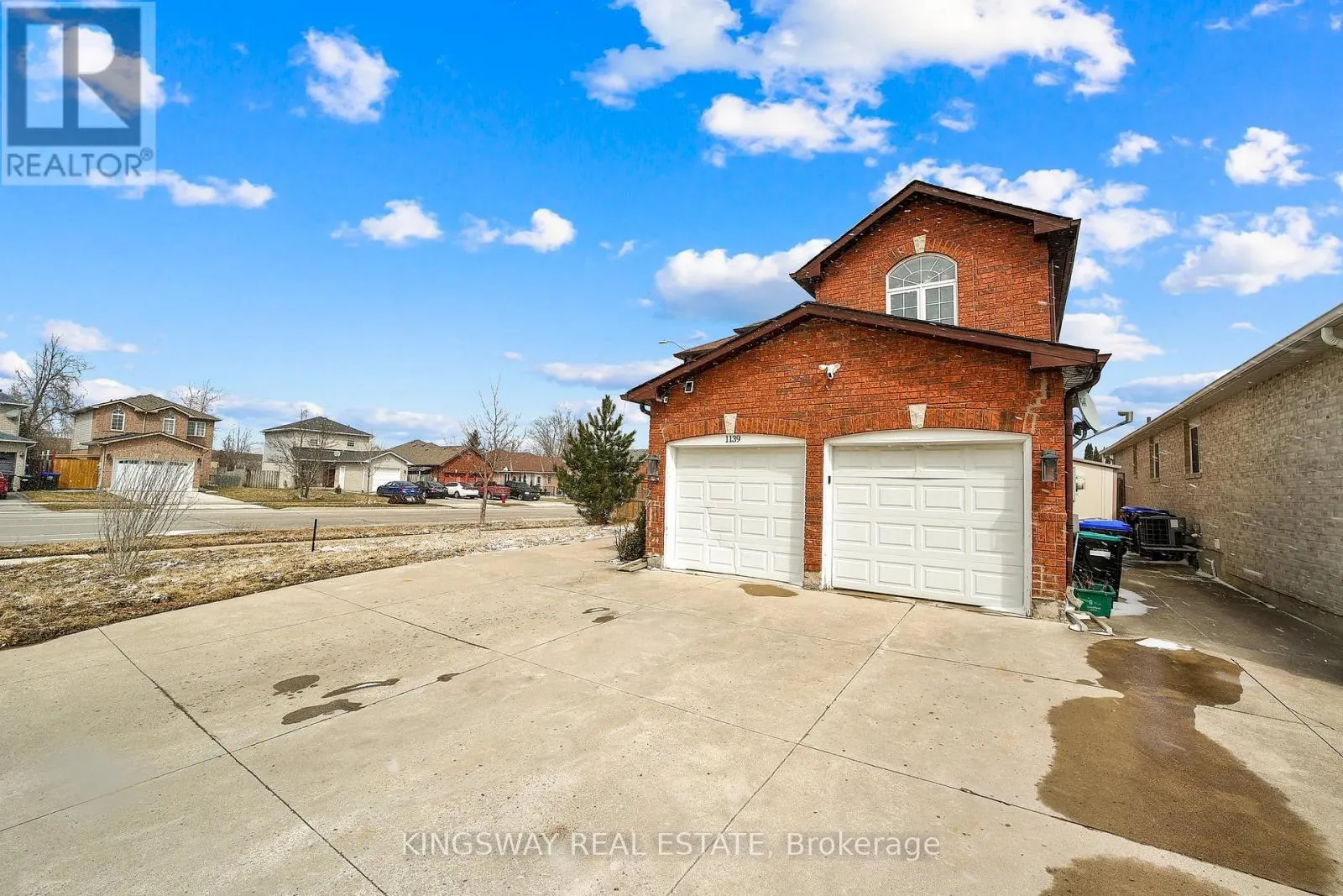 1139 ORIOLE CRESCENT