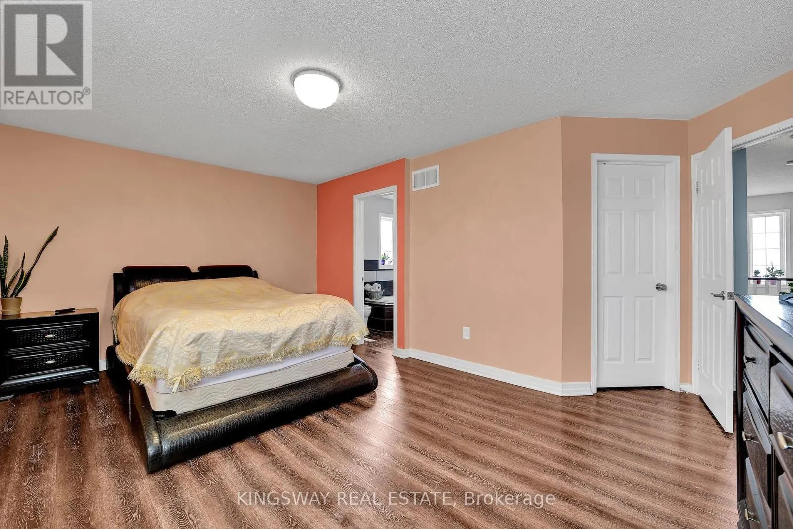 1139 ORIOLE CRESCENT