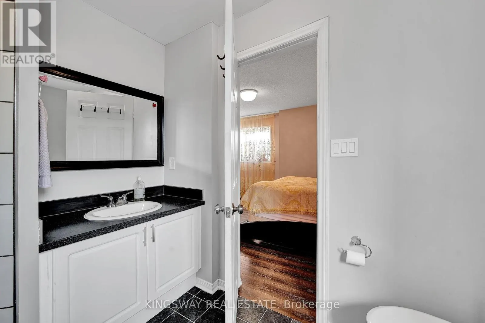 1139 ORIOLE CRESCENT