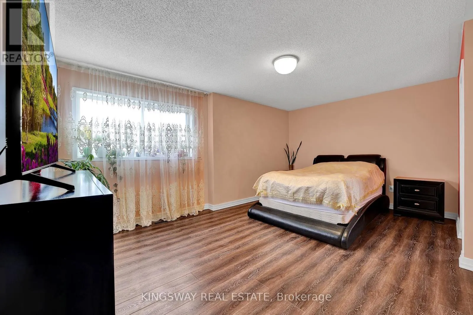 1139 ORIOLE CRESCENT