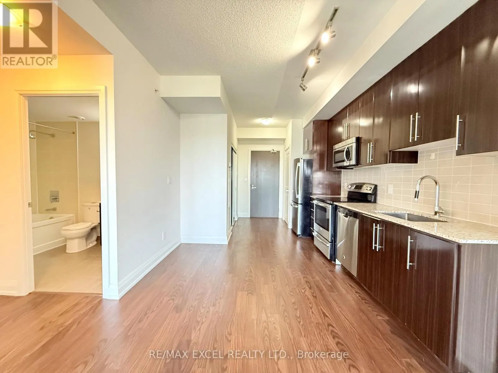 1605 - 7171 YONGE STREET