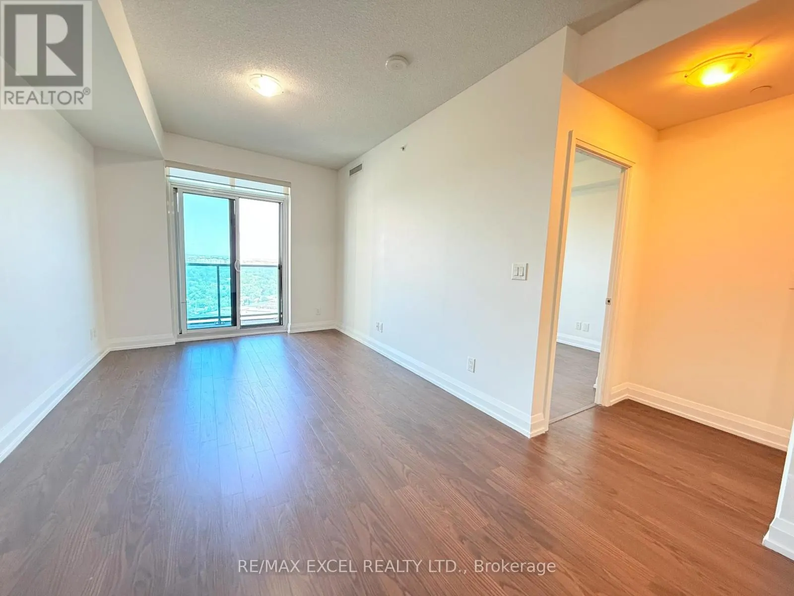 1605 - 7171 YONGE STREET