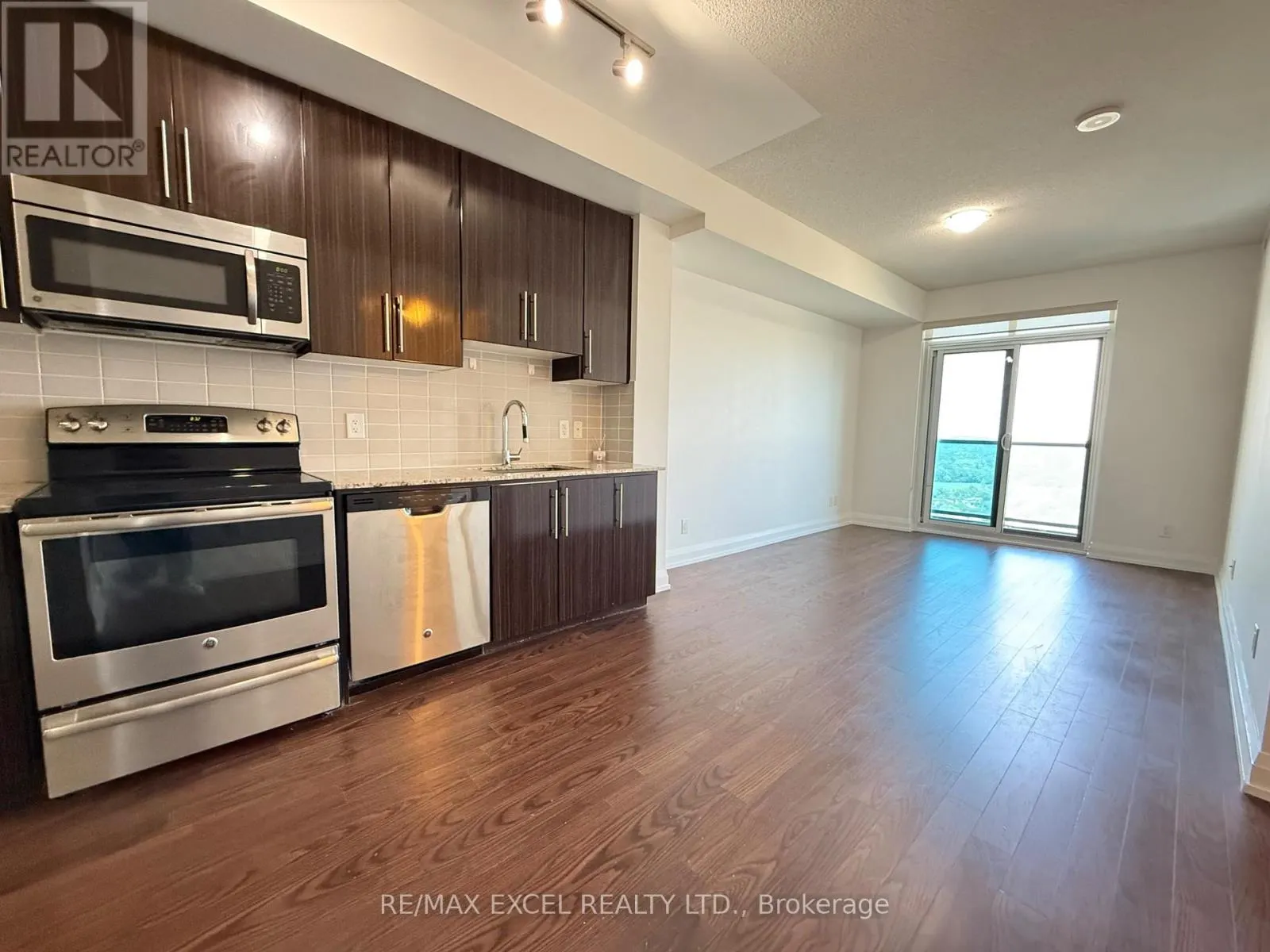 1605 - 7171 YONGE STREET