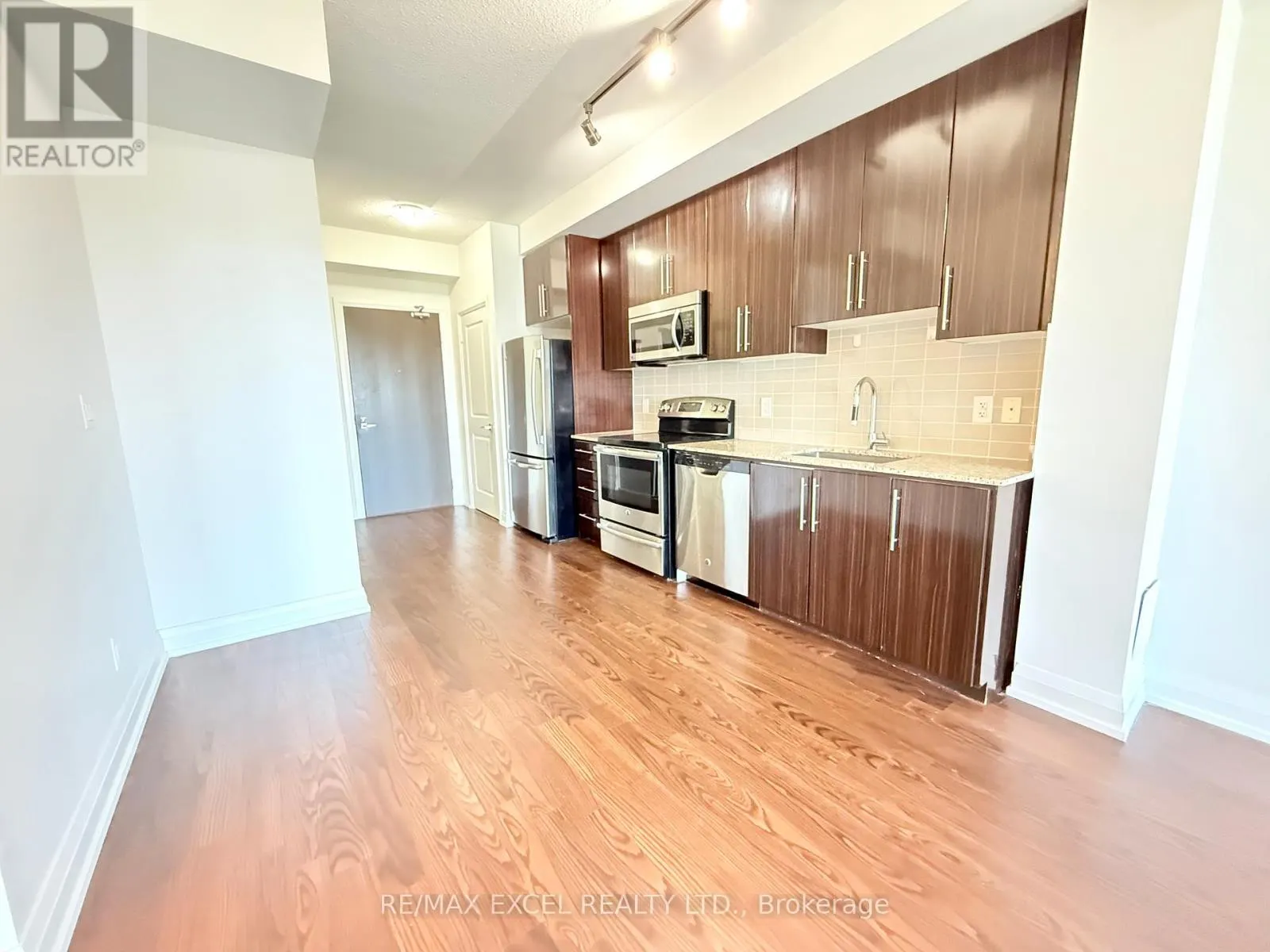 1605 - 7171 YONGE STREET