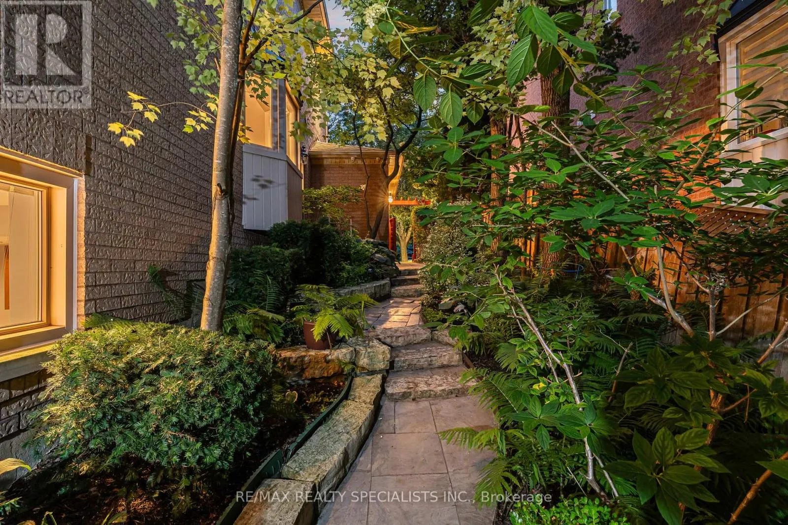 91 SILVER ROSE CRESCENT
