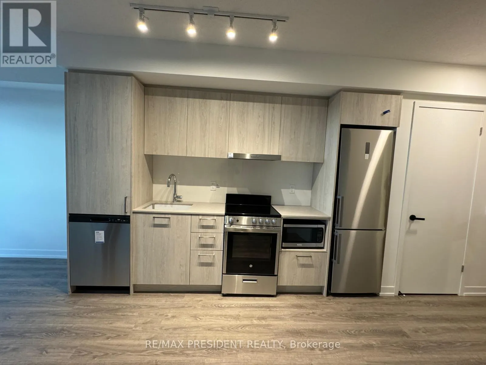 1207 - 195 COMMERCE STREET W
