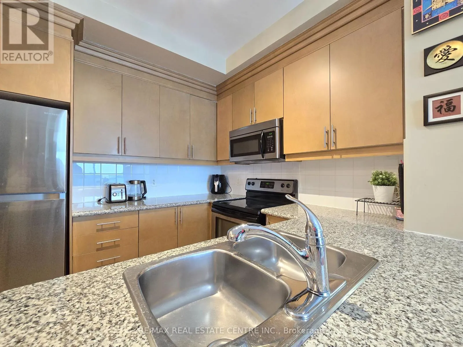 PH207 - 18 HARDING BOULEVARD