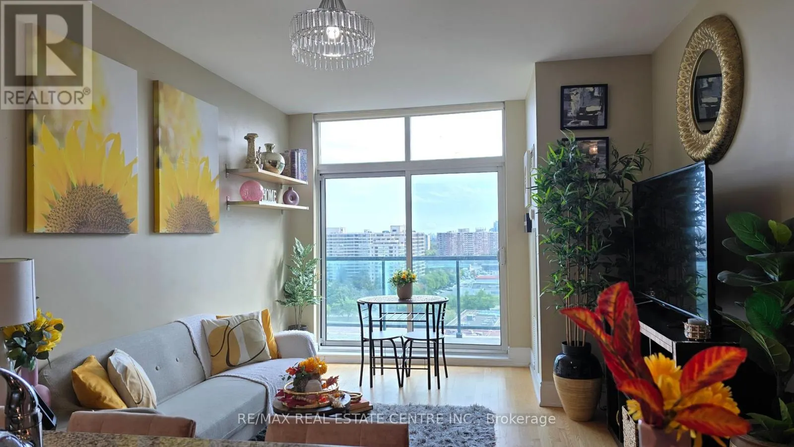 PH207 - 18 HARDING BOULEVARD