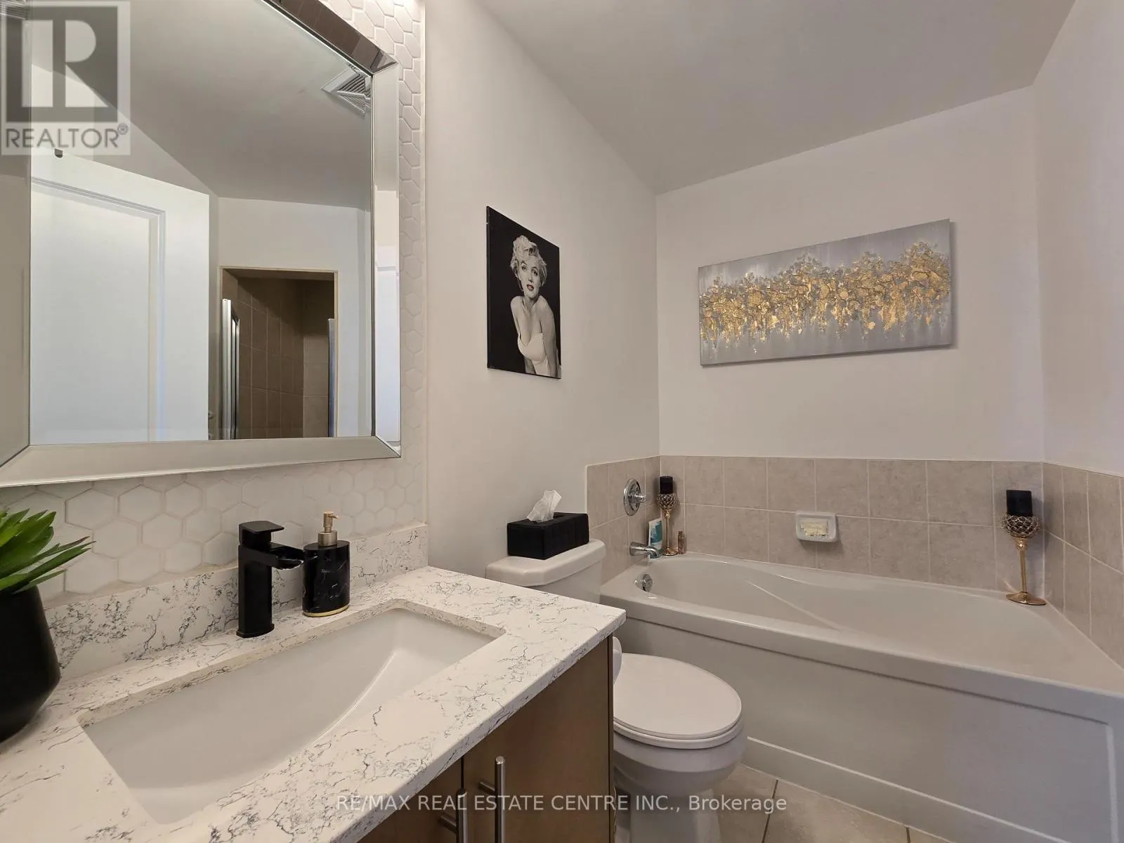 PH207 - 18 HARDING BOULEVARD