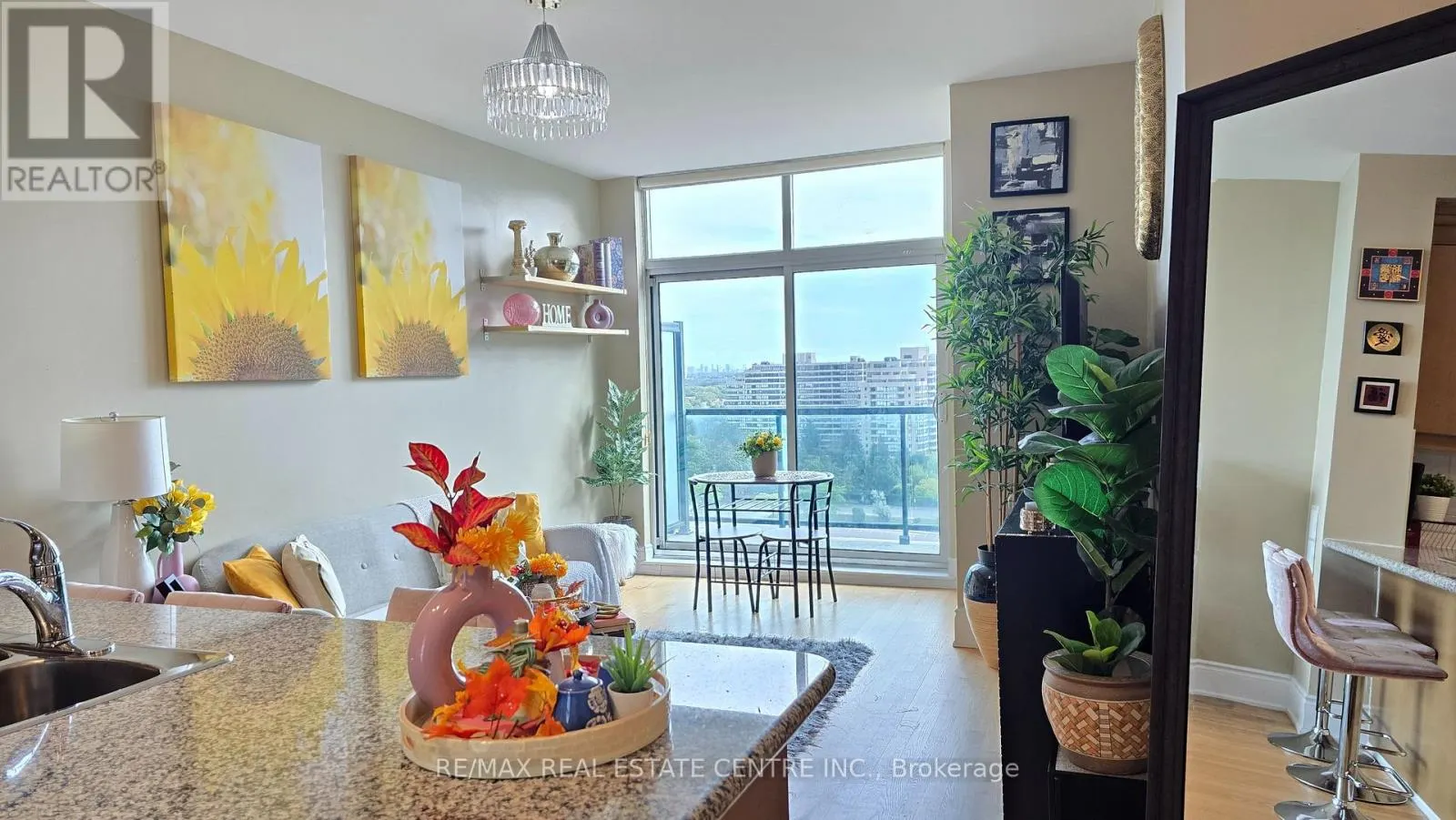 PH207 - 18 HARDING BOULEVARD