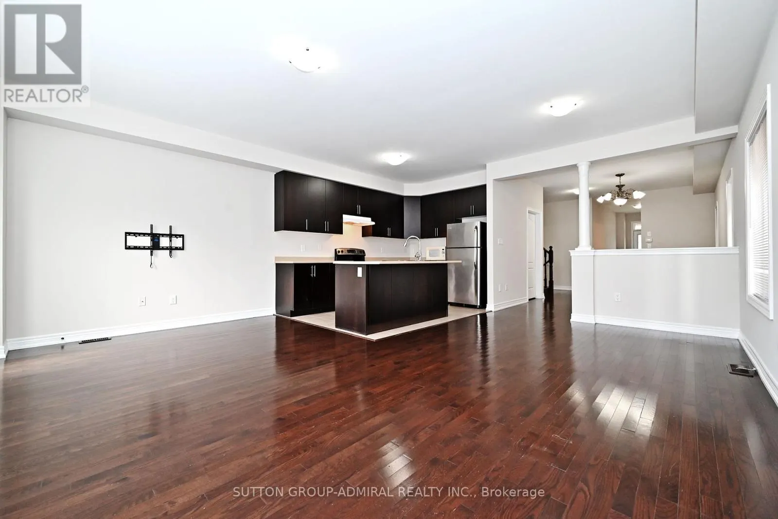 110 SOUTHDOWN AVENUE