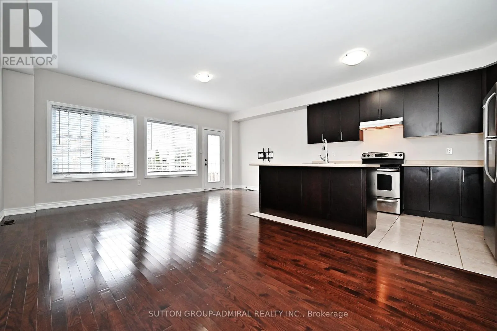 110 SOUTHDOWN AVENUE