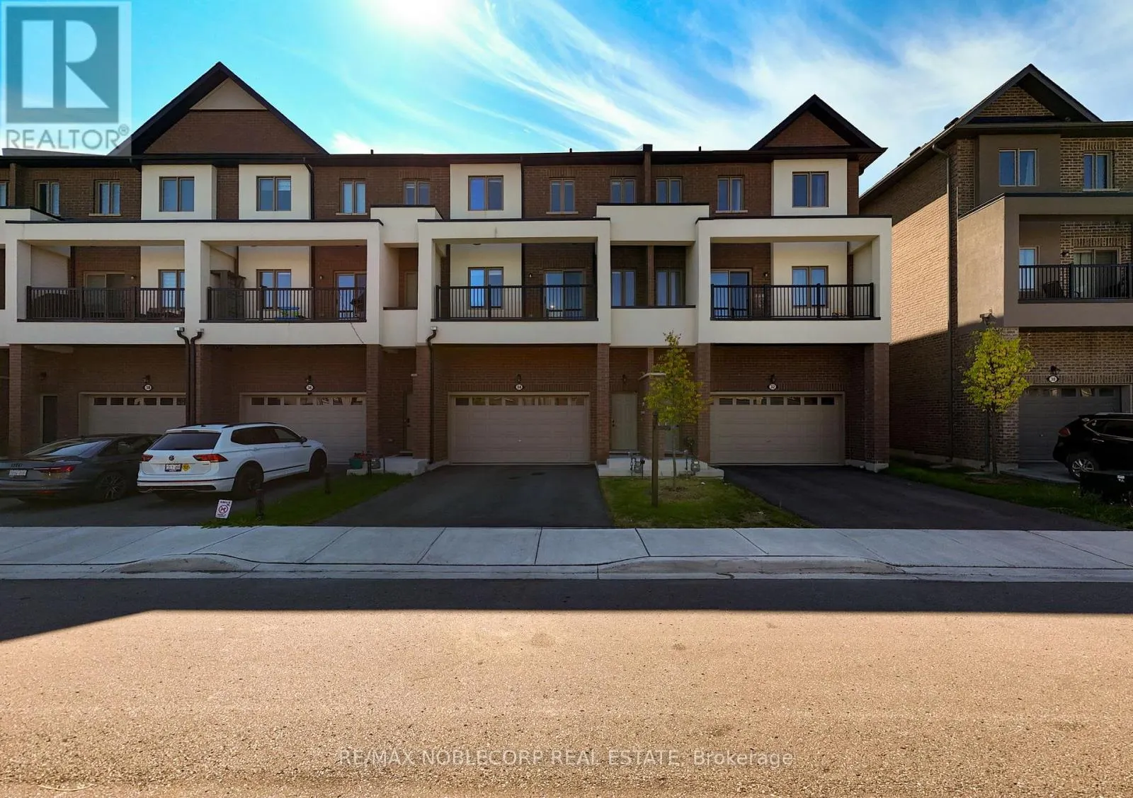 34 ALAN WILLIAMS TRAIL