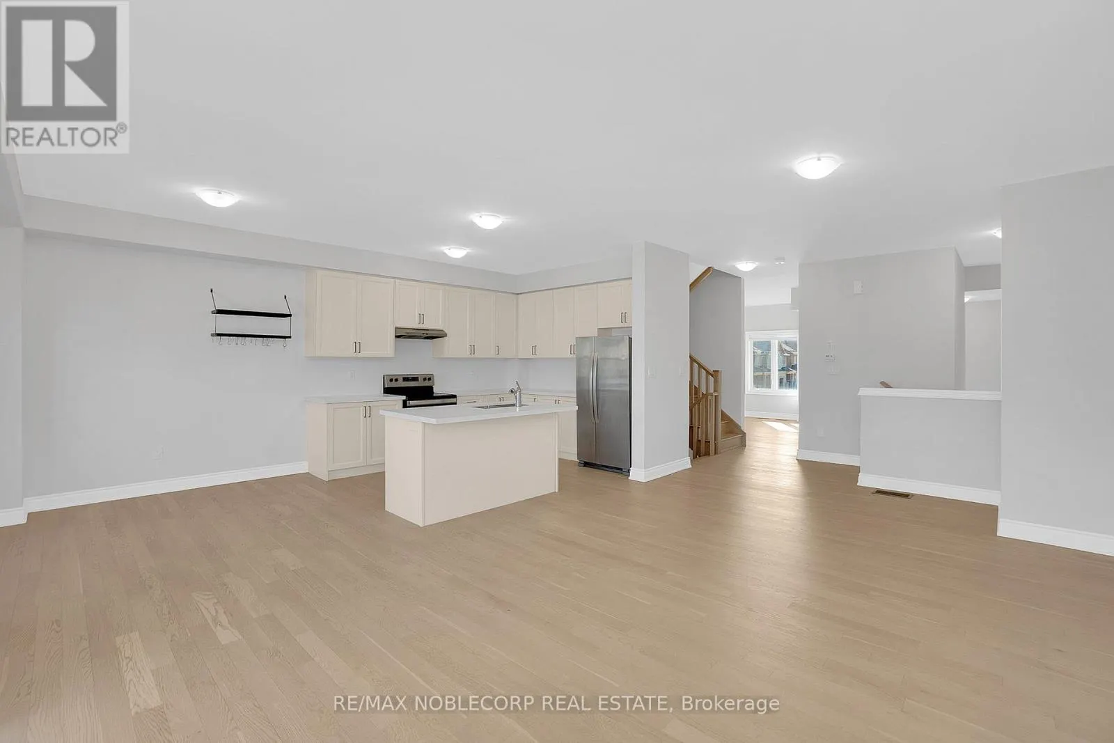34 ALAN WILLIAMS TRAIL