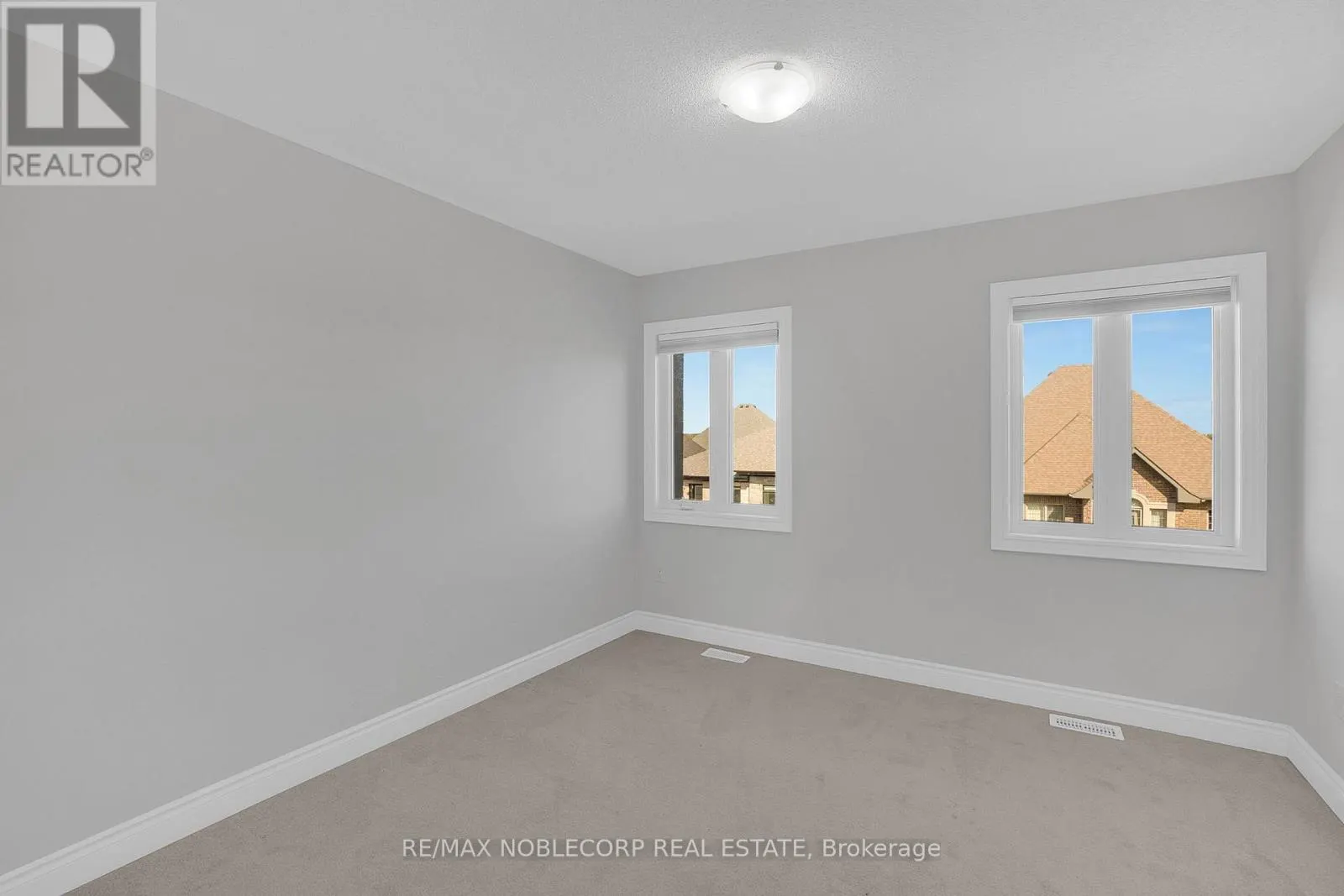 34 ALAN WILLIAMS TRAIL