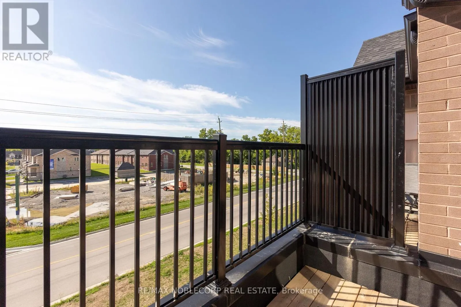 34 ALAN WILLIAMS TRAIL