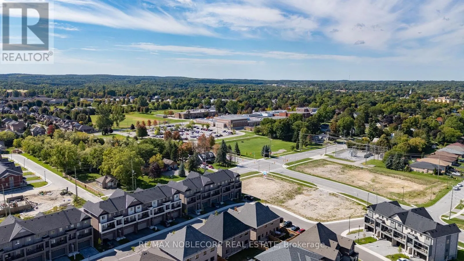 34 ALAN WILLIAMS TRAIL