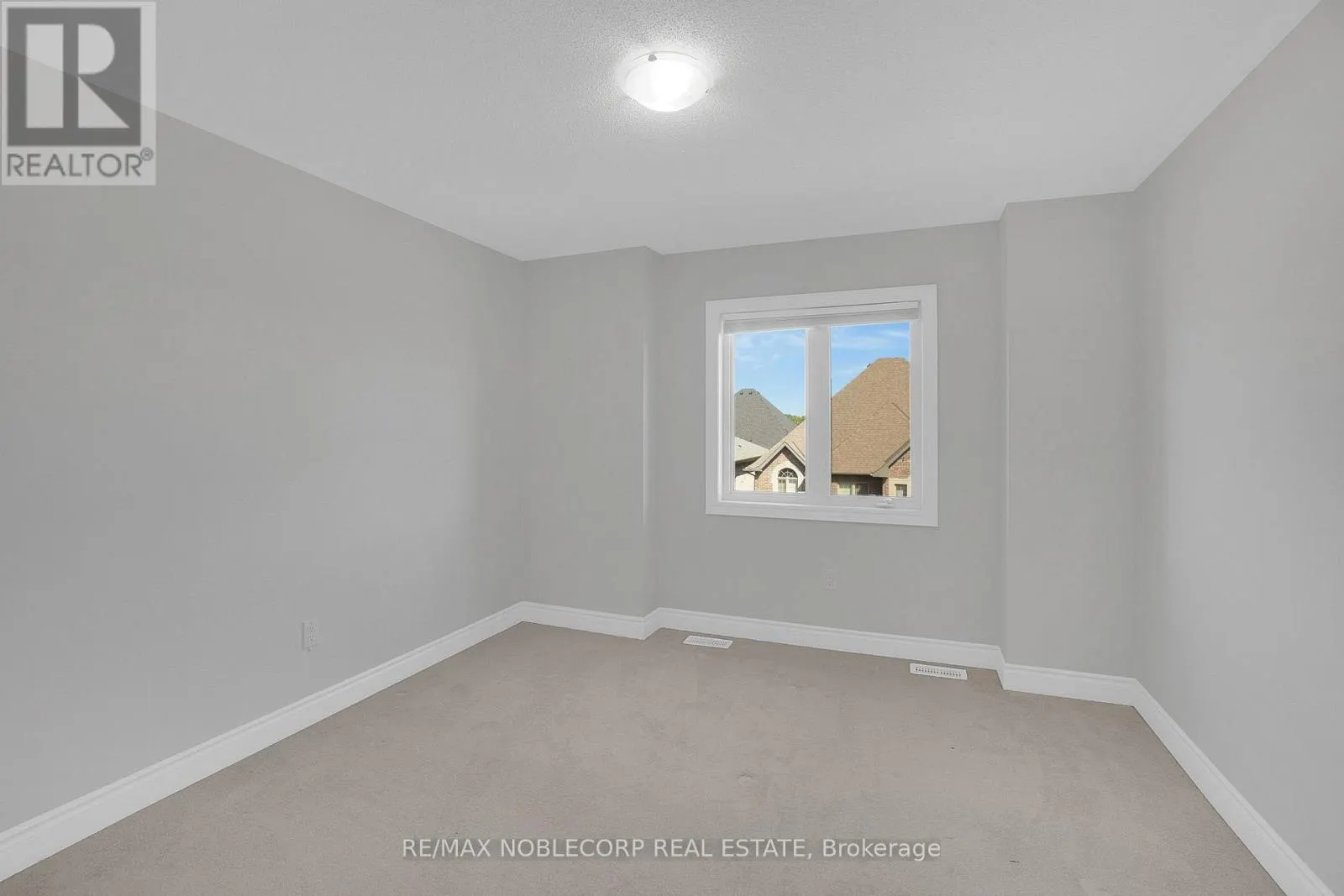 34 ALAN WILLIAMS TRAIL