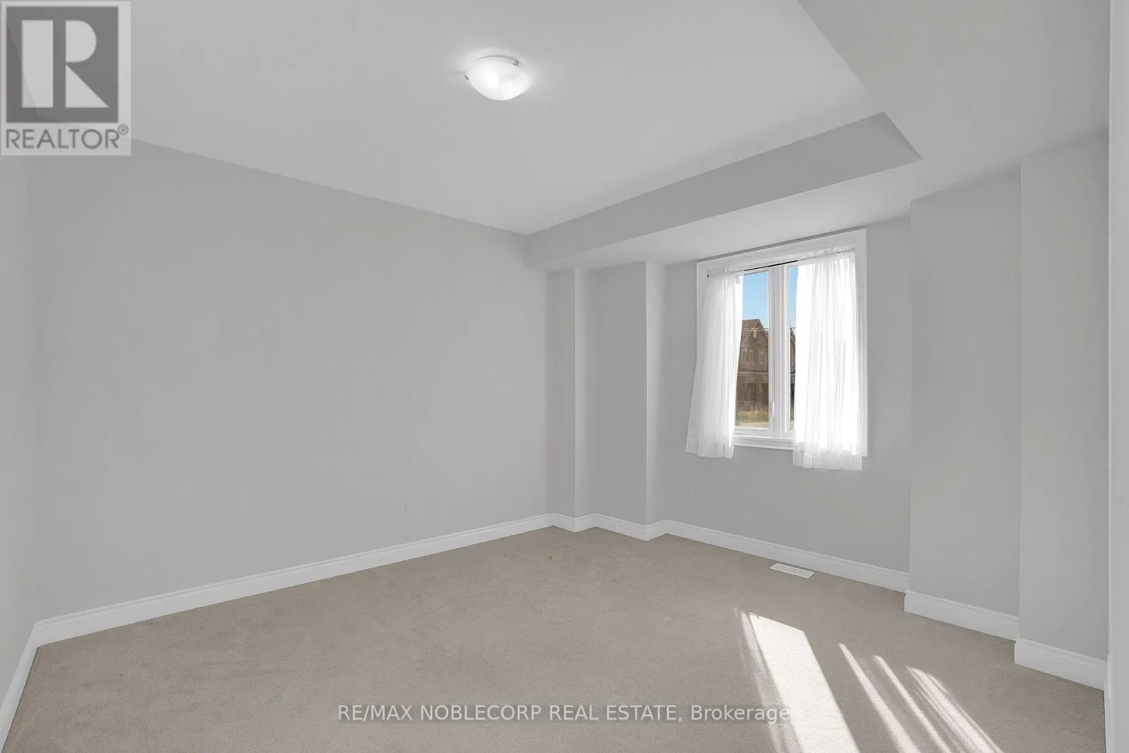 34 ALAN WILLIAMS TRAIL