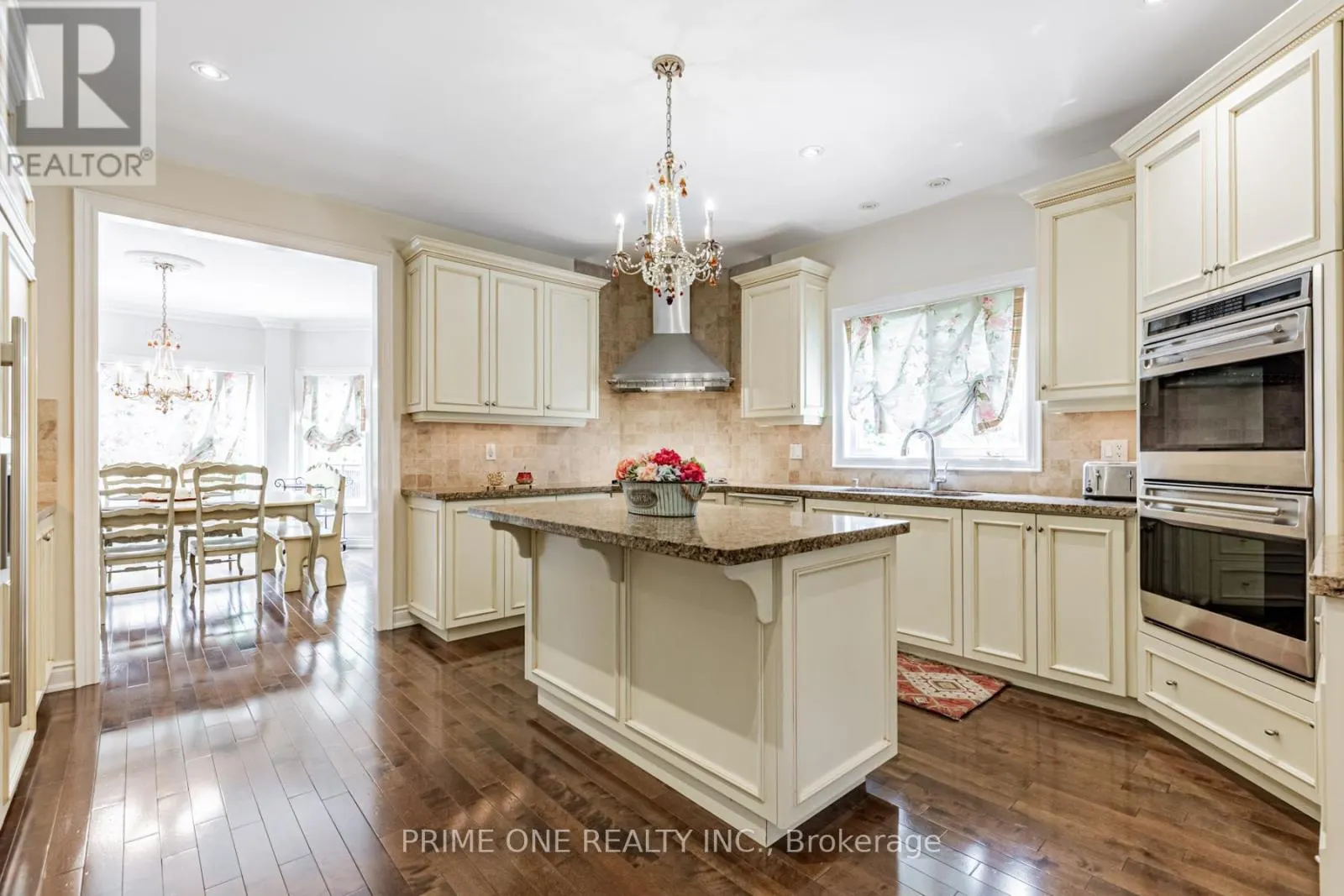 19 RIDGESTONE DRIVE
